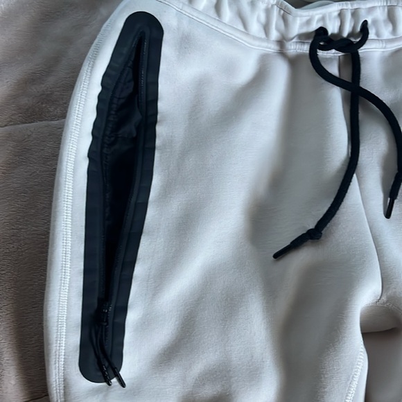 100% authentic nike tech pant joggers size Men’s Medium bundle. - Picture 8 of 15